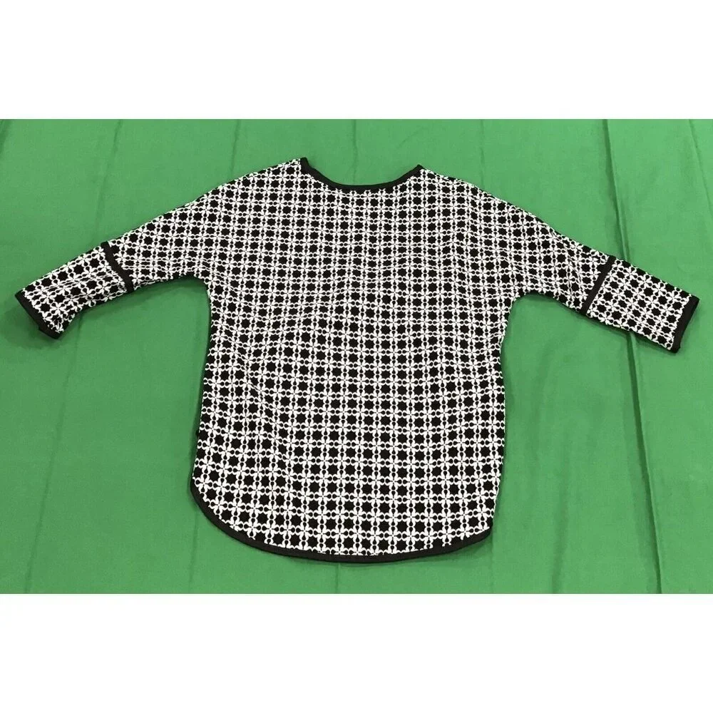Womans Size Small Black and White Pattern Shirt - Picture 2 of 2